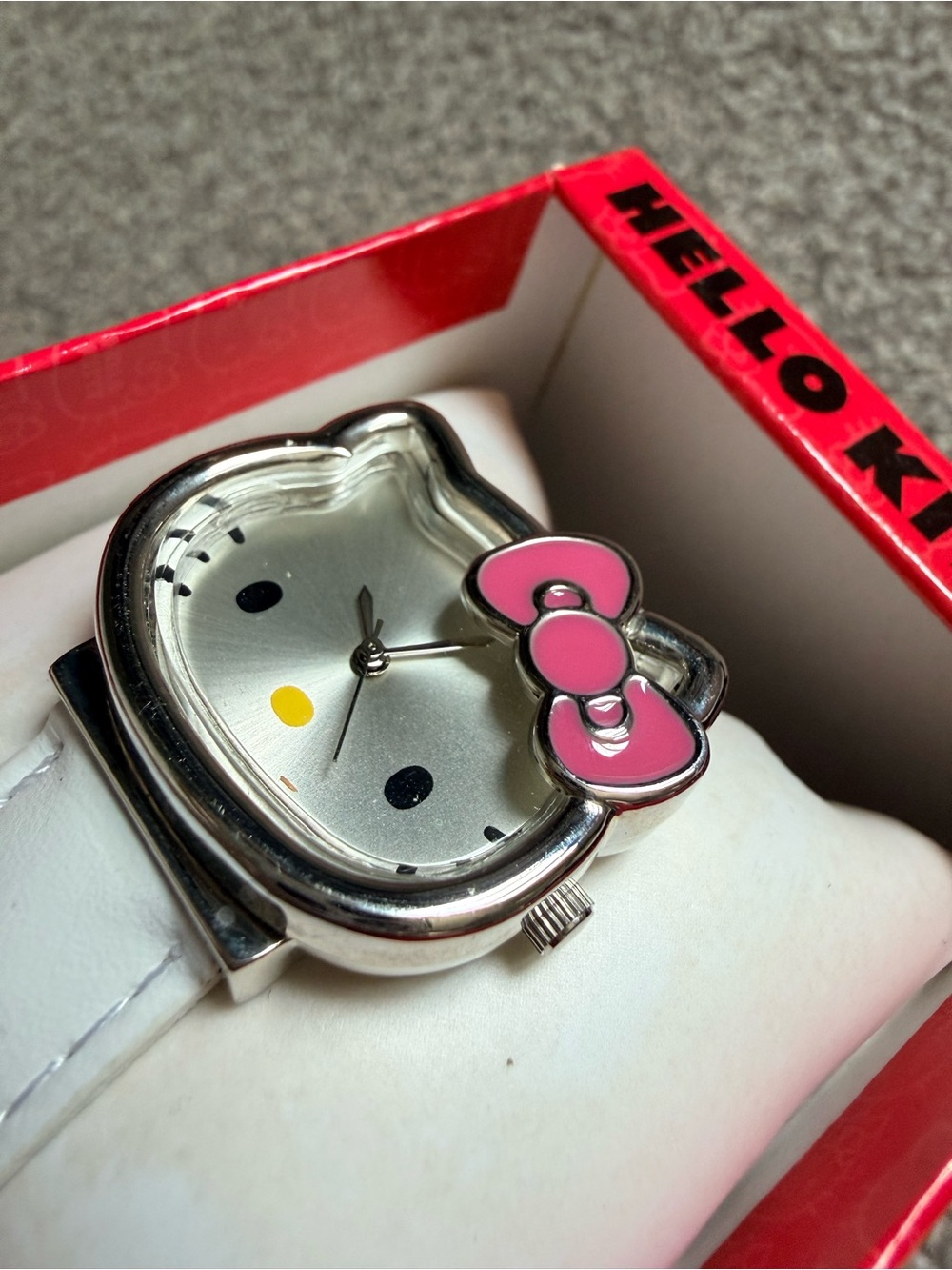 Hello Kitty White Strap Character Watch – Original Box - Picture 3 of 5